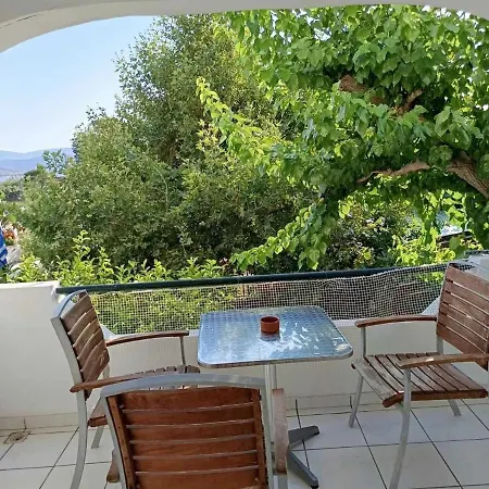 Gikas Triple Garden View α3 *
